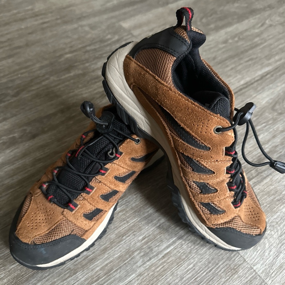 Columbia Men's Brown Hiking Shoes size 8